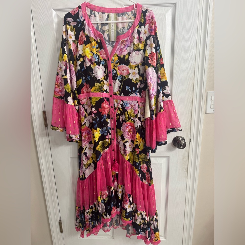 Aratta Flower Bomb size small NWT